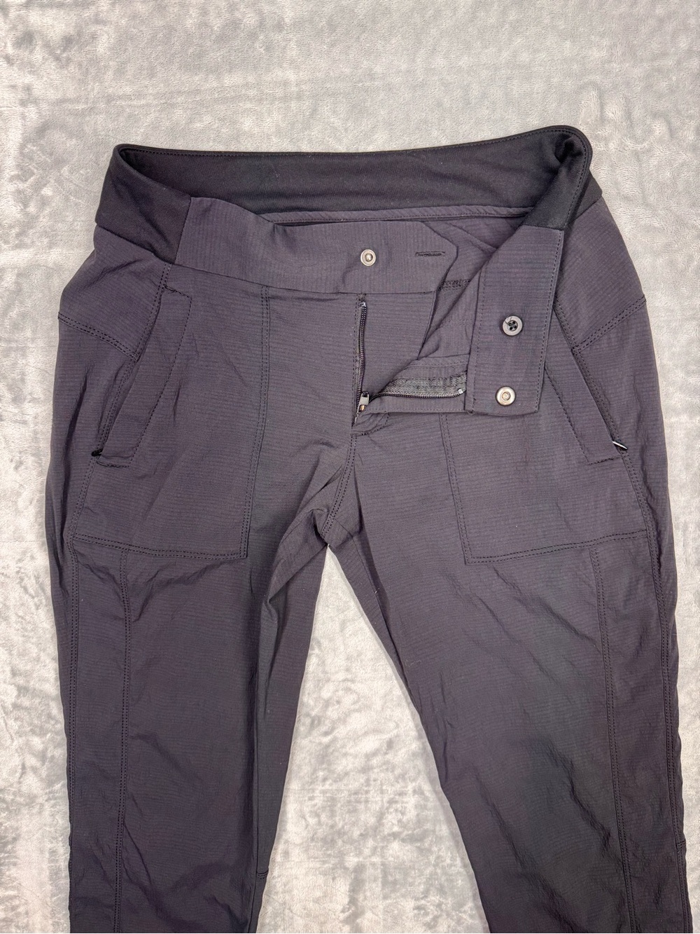 Athleta Black Women's Jogger Capris with Cargo Pockets - Picture 3 of 12